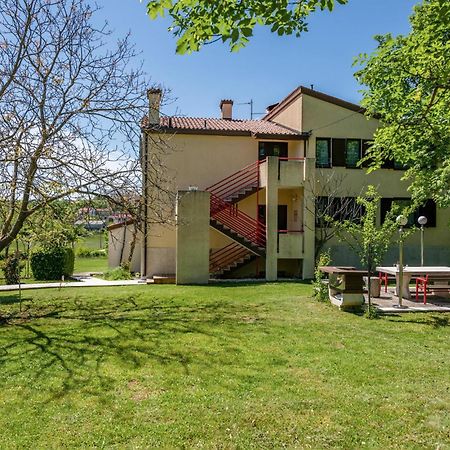 2 Bedroom Awesome Apartment In Барбан Экстерьер фото