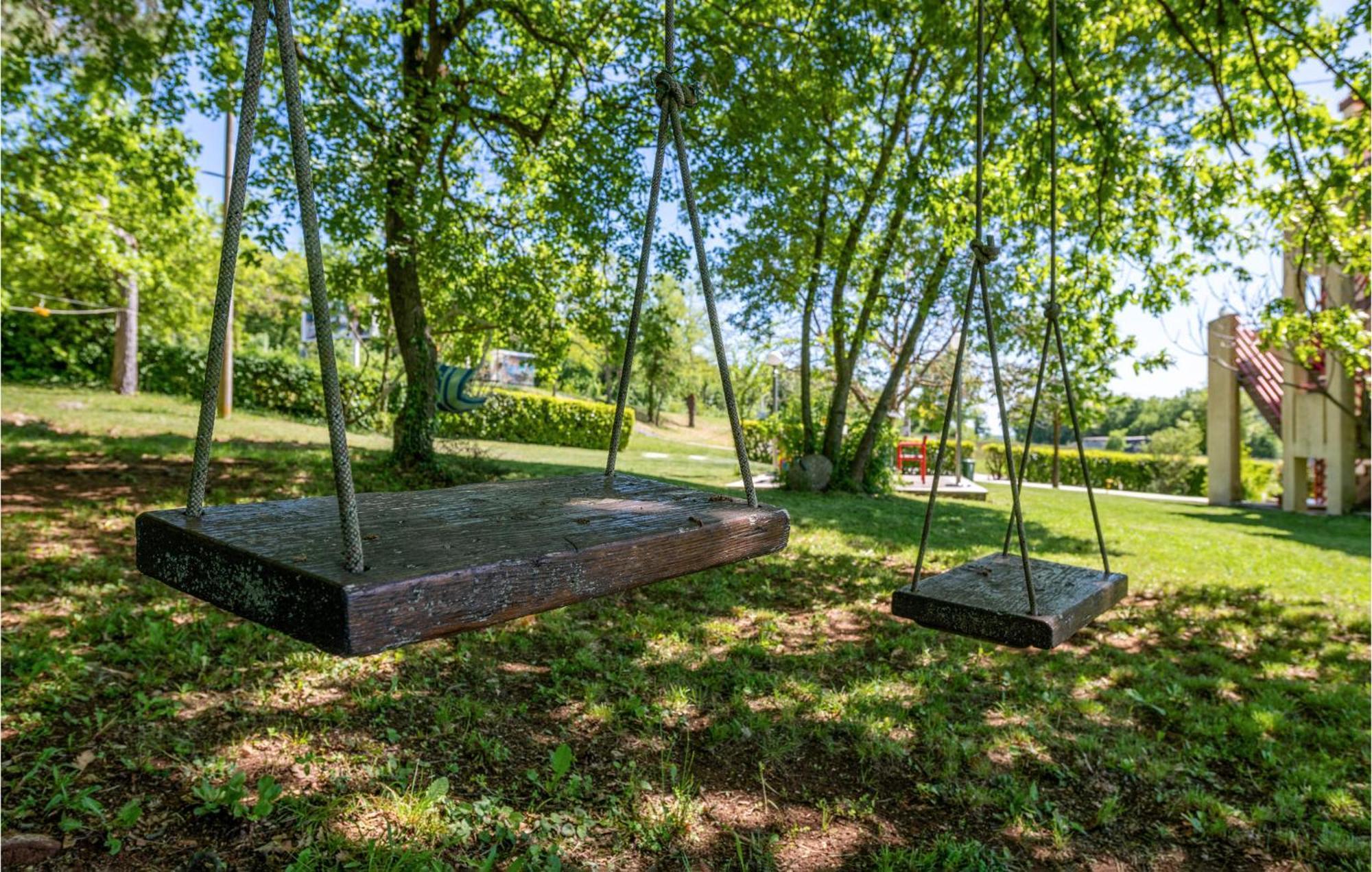 2 Bedroom Awesome Apartment In Барбан Номер фото